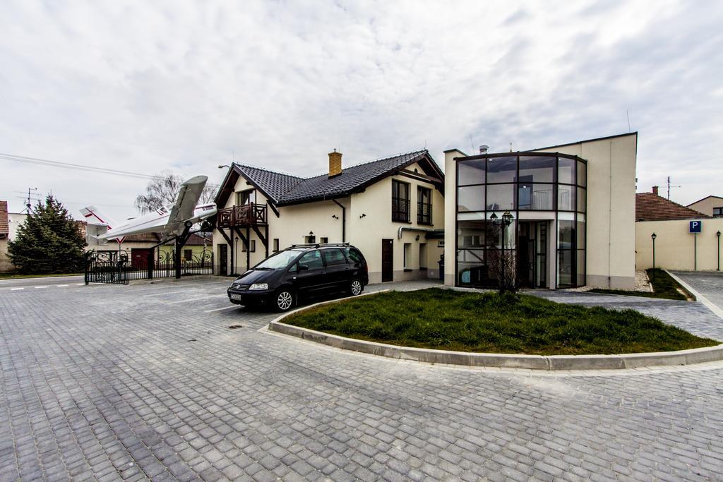Penzion Cmelak Boleraz Экстерьер фото